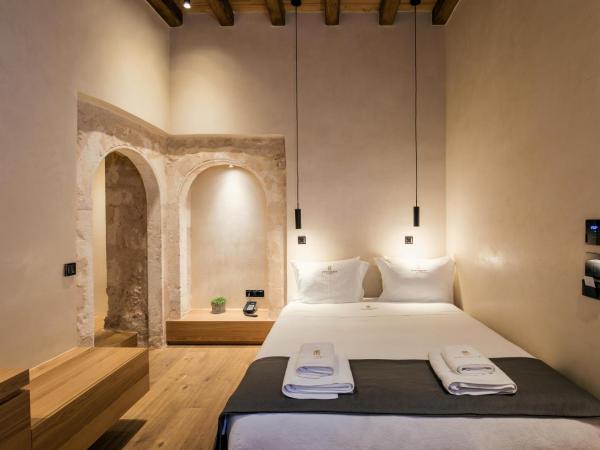 Monastery Estate Venetian Harbor : photo 2 de la chambre suite signature avec patio et bain à remous