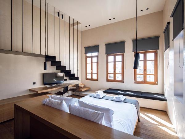 Monastery Estate Venetian Harbor : photo 4 de la chambre suite lune de miel avec terrasse privée et bain à remous - vue sur vieille ville