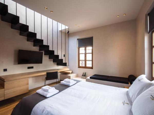 Monastery Estate Venetian Harbor : photo 3 de la chambre suite penthouse avec terrasse privée et bain à remous - vue sur vieille ville