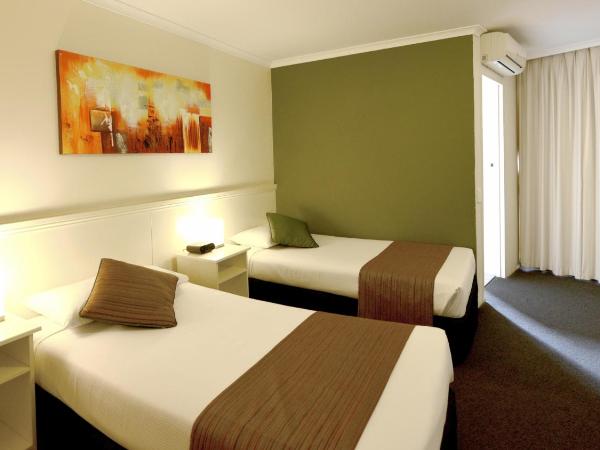 Atlantic Tower Motor Inn : photo 2 de la chambre chambre lits jumeaux avec balcon