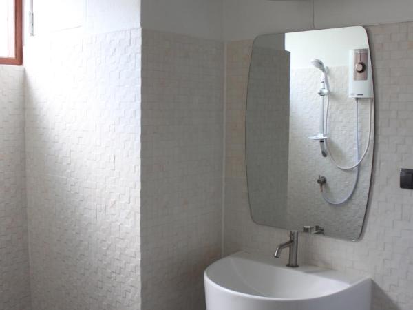 The Old City Wall Inn : photo 5 de la chambre chambre triple supérieure