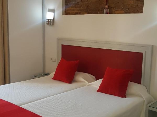 Hotel y Apartamentos Doña Lola : photo 2 de la chambre chambre double ou lits jumeaux supérieure