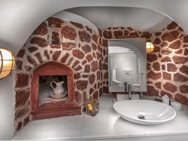 Aigialos Luxury Traditional Settlement : photo 10 de la chambre résidences authentiques santorinia