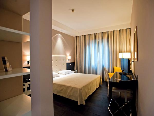 Hotel Mediterraneo : photo 1 de la chambre chambre double ou lits jumeaux supérieure