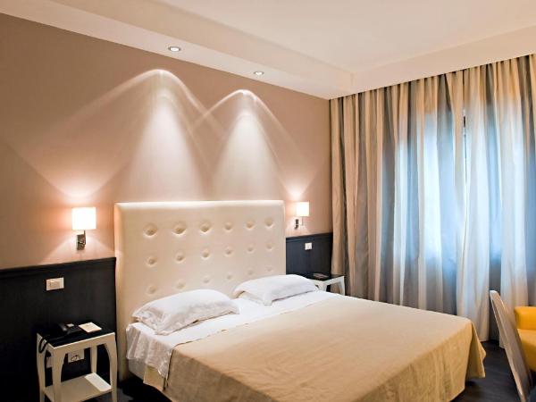 Hotel Mediterraneo : photo 2 de la chambre chambre double ou lits jumeaux supérieure