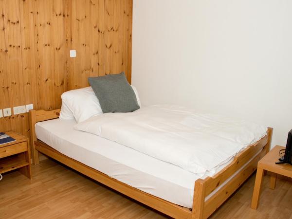 Chamanna Bed & Breakfast : photo 1 de la chambre chambre double avec salle de bains commune