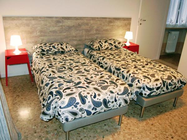 B&B Mameli 41 : photo 5 de la chambre chambre double ou lits jumeaux avec salle de bains privative