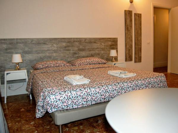 B&B Mameli 41 : photo 4 de la chambre chambre double ou lits jumeaux avec salle de bains privative externe