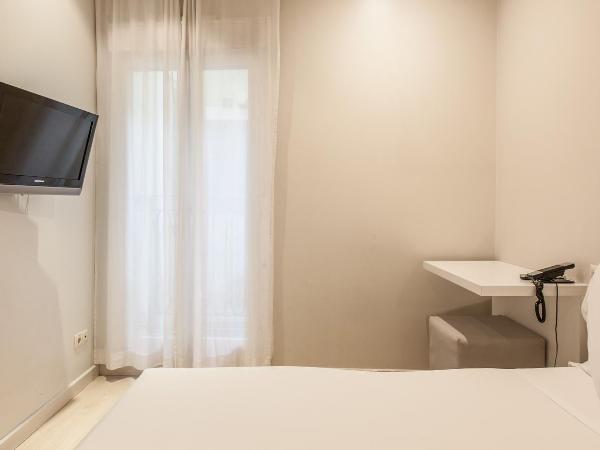 Urban Sea Hotel Atocha 113 : photo 3 de la chambre chambre double