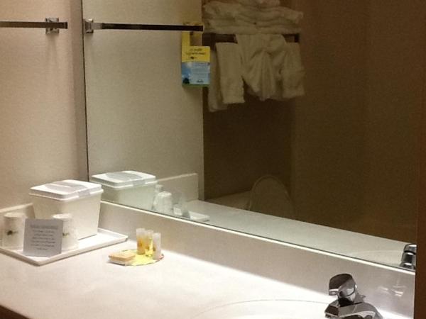 Days Inn & Suites by Wyndham Louisville SW : photo 3 de la chambre chambre 2 lits queen-size - accessible aux personnes à mobilité réduite - non-fumeurs