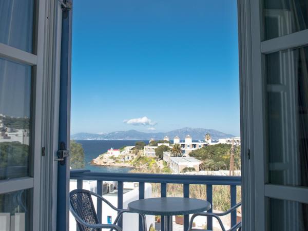 Poseidon Hotel Suites : photo 4 de la chambre chambre deluxe double ou lits jumeaux