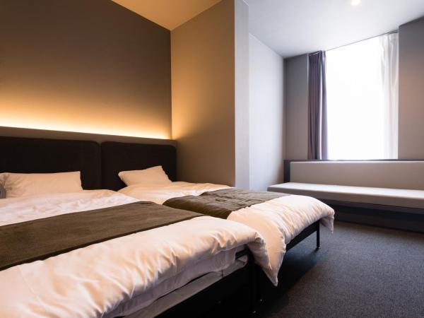 BON Hostel : photo 1 de la chambre chambre lits jumeaux avec salle de bains