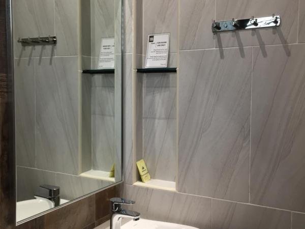 Meriton Inn : photo 4 de la chambre chambre super lit king-size deluxe