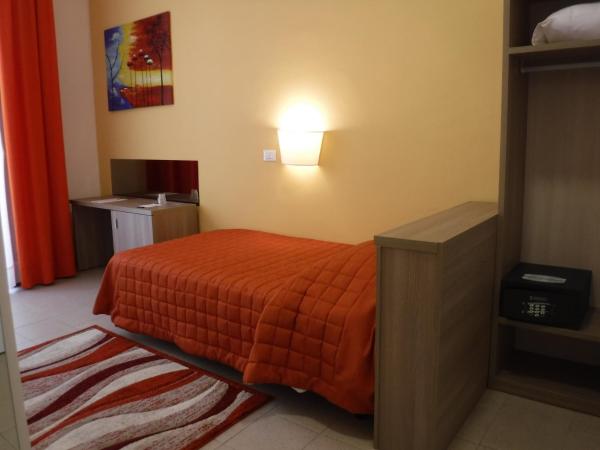 Moonlight Hotel&Suites : photo 1 de la chambre chambre simple - accessible aux personnes à mobilité réduite