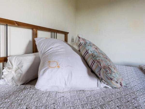 Agriturismo Il Poggio degli Scoiattoli : photo 7 de la chambre chambre familiale - vue sur jardin