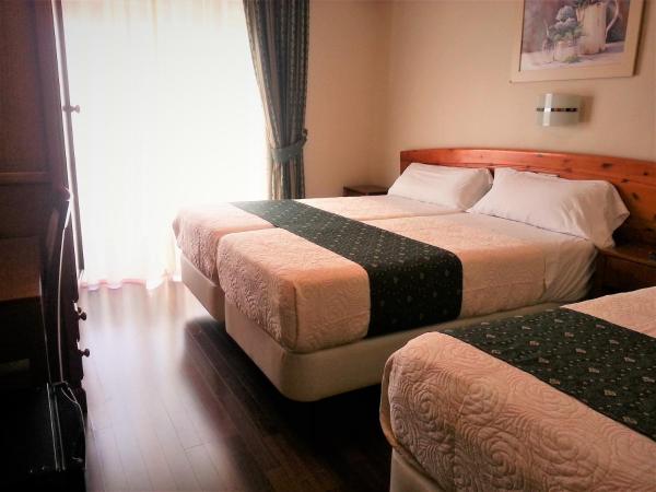 Hotel Alameda Málaga : photo 5 de la chambre chambre lits jumeaux avec lit d’appoint - 301