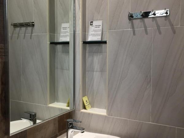 Meriton Inn : photo 4 de la chambre chambre lit king-size deluxe