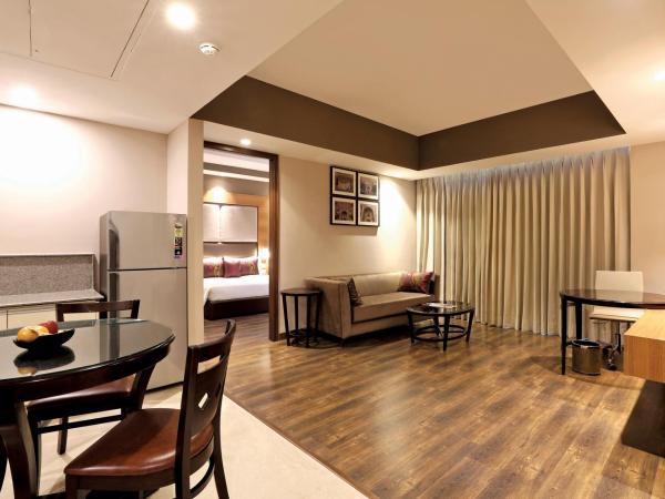 Lemon Tree Hotel, Sector 68, Sohna Road, Gurugram : photo 2 de la chambre two-bedroom suite with 1+1 (happy hours from 5 pm to 9 pm) and 2 pcs of laundry complimentary per room per stay