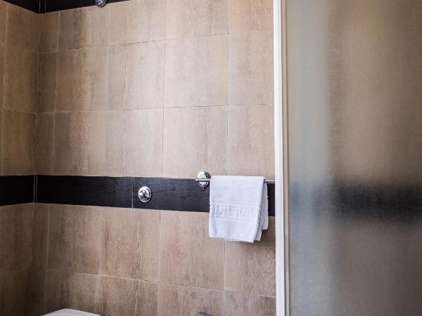 Villa Arazurrina : photo 4 de la chambre chambre triple avec salle de bains privative