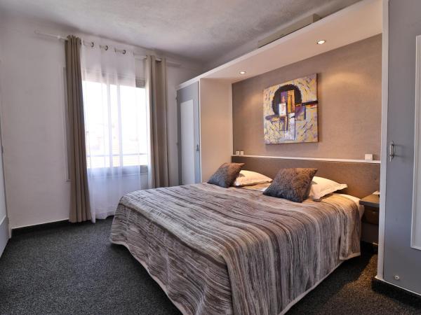 Hôtel le Chardon Bleu : photo 4 de la chambre chambre supérieure sans balcon (2 adultes + 2 enfants) - 2e Étage