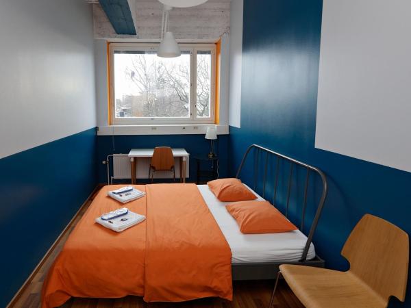 CheapSleep Hostel Helsinki : photo 2 de la chambre chambre double avec salle de bains commune