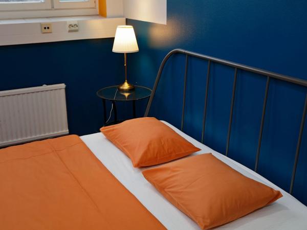 CheapSleep Hostel Helsinki : photo 8 de la chambre chambre double avec salle de bains commune