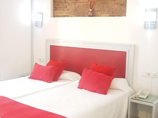 Hotel y Apartamentos Doña Lola : photo 7 de la chambre chambre double ou lits jumeaux supérieure