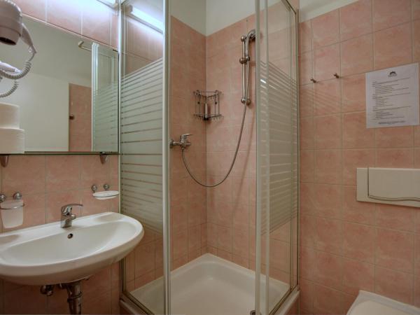 Hotel Pension Bernstein am Kurfürstendamm : photo 1 de la chambre chambre triple standard