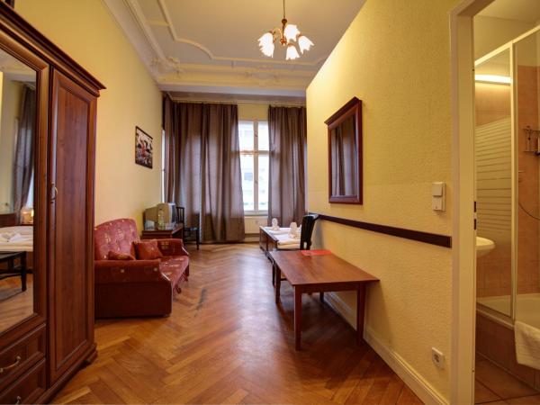 Hotel Pension Bernstein am Kurfürstendamm : photo 2 de la chambre chambre triple standard