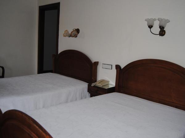 Hotel Peninsular- Porto : photo 6 de la chambre chambre triple