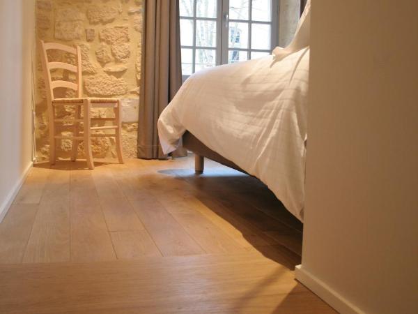 Le Porche de Sarlat : photo 9 de la chambre studio avec jardin privé - 6 cours des fontaines