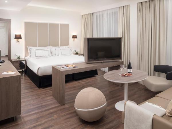 Melia Madrid Serrano : photo 1 de la chambre hébergement grand premium the level (2 adultes + 2 enfants)