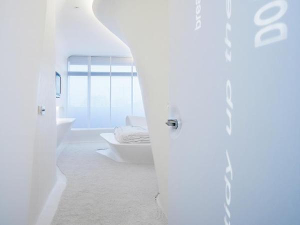 Hotel Puerta America : photo 5 de la chambre space club par zaha hadid