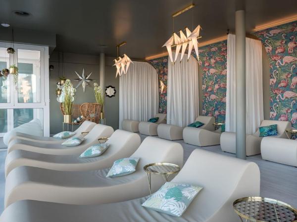 Savoia Hotel Rimini : photo 9 de la chambre chambre familiale deluxe avec vue sur mer et accès au spa