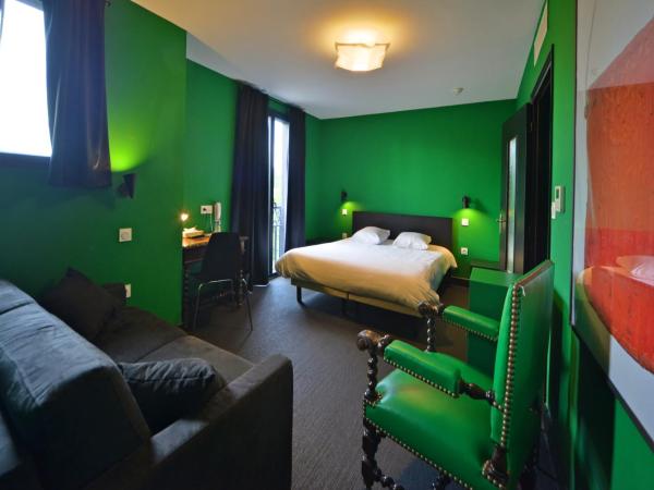 Logis - Hotel Restaurant La Mire : photo 1 de la chambre chambre triple