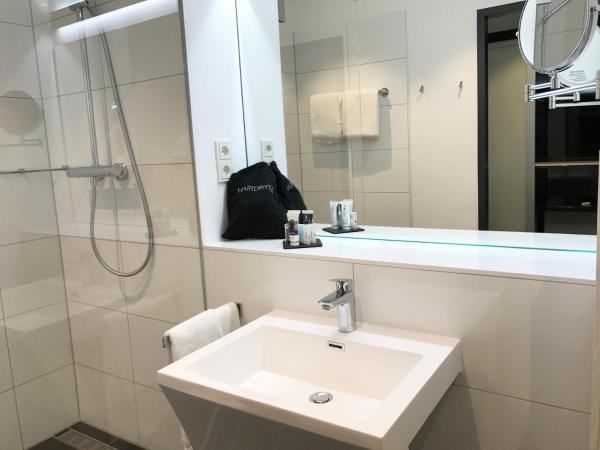 Mercure Hotel Kaiserhof City Center : photo 7 de la chambre chambre lits jumeaux supérieure avec canapé