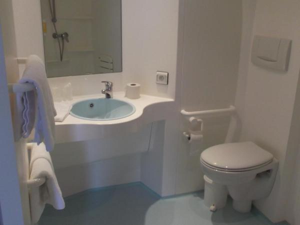 The Originals Access, Hôtel Saint-Flour : photo 6 de la chambre chambre lits jumeaux pour personnes à mobilité réduite