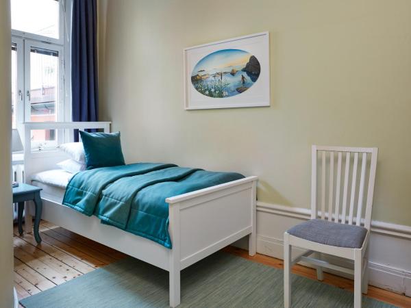 Hotel Hornsgatan : photo 3 de la chambre chambre simple avec salle de bains commune dans couloir