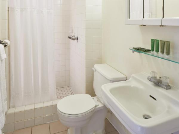 Pacific Marina Inn : photo 2 de la chambre chambre standard lit queen-size