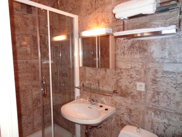 Logies Ocelot : photo 3 de la chambre chambre double confortable avec douche et toilettes privées