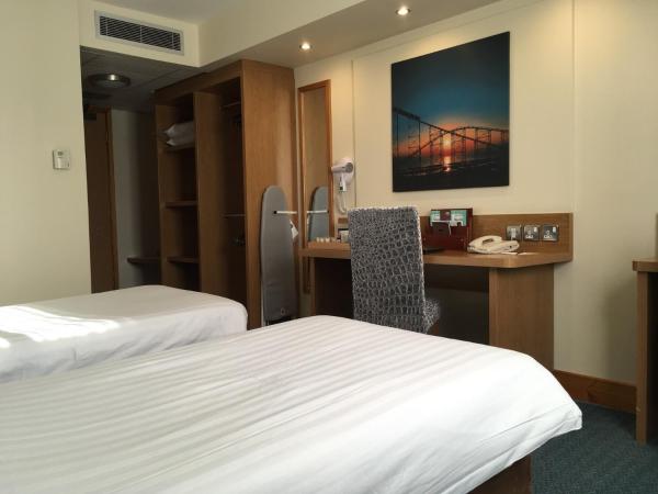 The Big Blue Hotel - Blackpool Pleasure Beach : photo 3 de la chambre chambre lits jumeaux