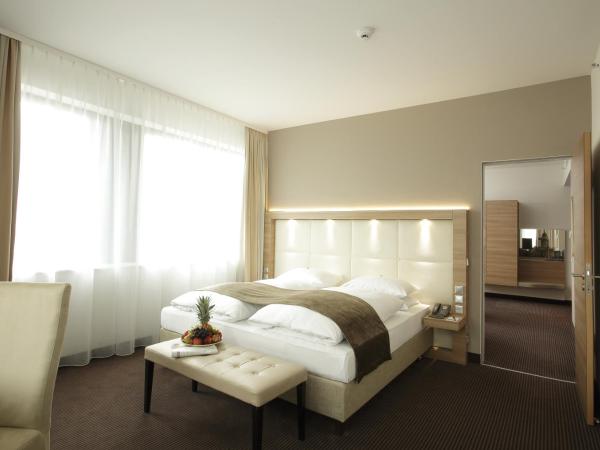 H4 Hotel Berlin Alexanderplatz : photo 4 de la chambre suite