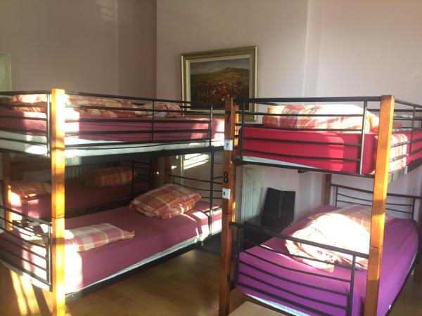 Embassie Backpackers : photo 1 de la chambre lit simple dans dortoir pour femmes