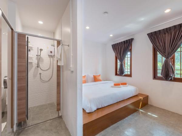 Tiny Taladnoi Hostel : photo 3 de la chambre chambre double avec salle de bains privative