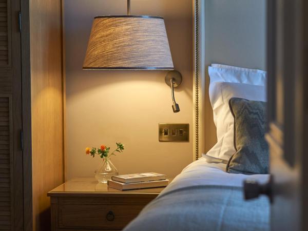 Principal York : photo 1 de la chambre chambre double pour personnes à mobilité réduite avec douche accessible en fauteuil roulant