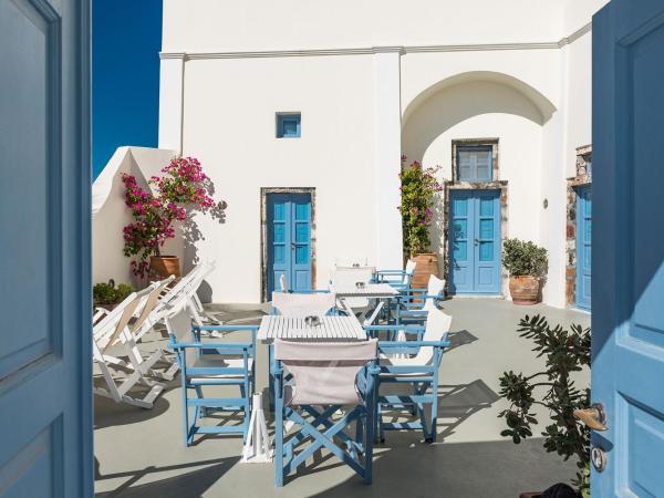 Pantelia Suites : photo 10 de la chambre chambre double - vue sur caldera