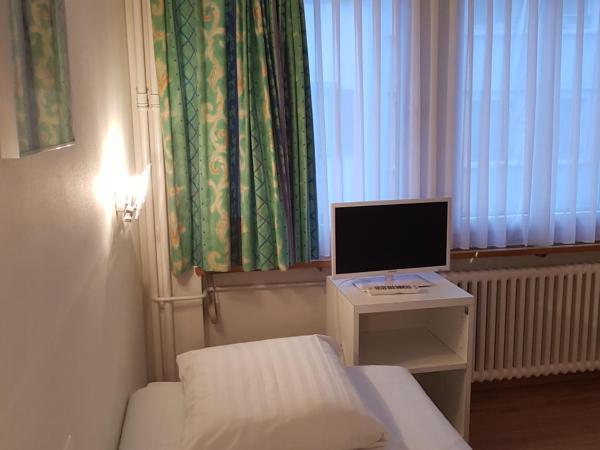 Hotel Elite : photo 1 de la chambre chambre double ou lits jumeaux avec salle de bains