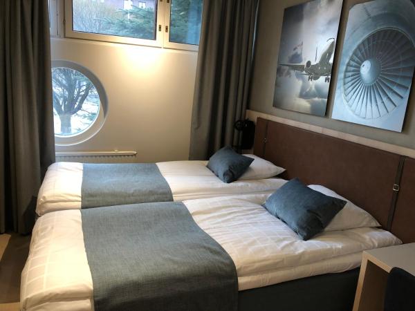 Pilot Airport Hotel : photo 3 de la chambre chambre lits jumeaux standard