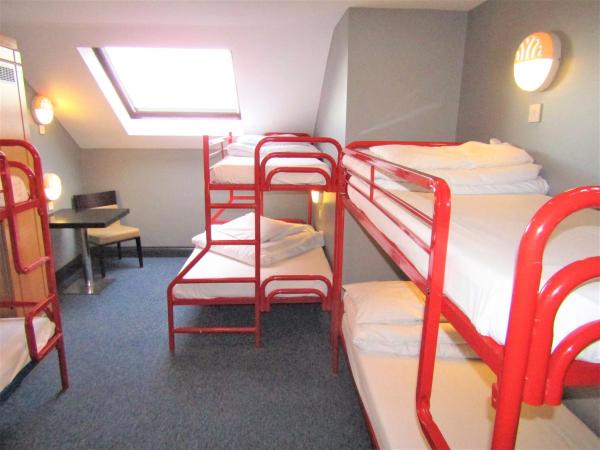 The Dawson Hostel Galway : photo 2 de la chambre chambre familiale avec salle de bains
