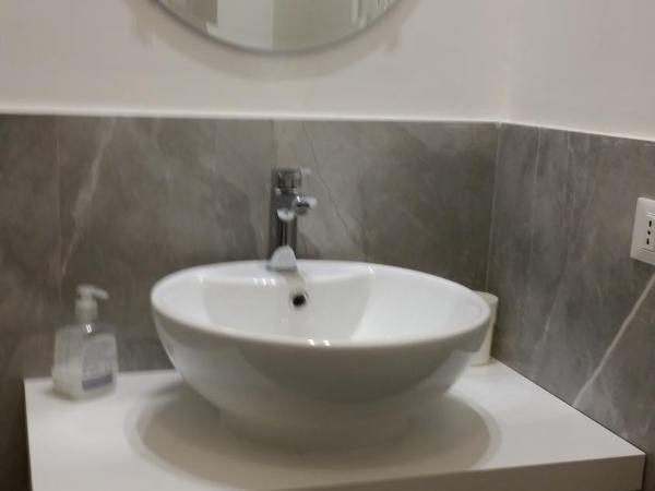 Sunny Home : photo 2 de la chambre chambre double avec salle de bains privative